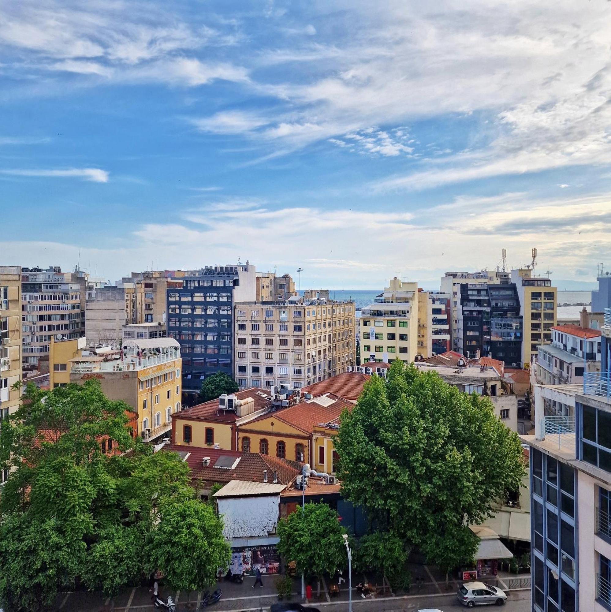 Apartment View In The Whole *